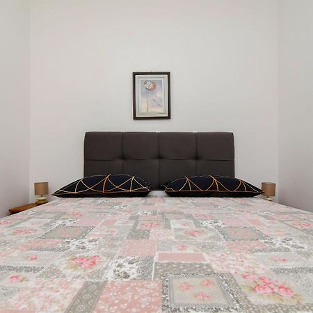 Apartments Biserka - 50 M From Beach Trogir Extérieur photo