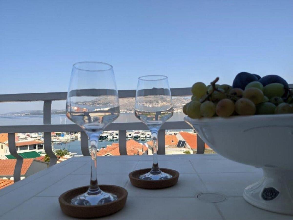 Apartments Biserka - 50 M From Beach Trogir Extérieur photo