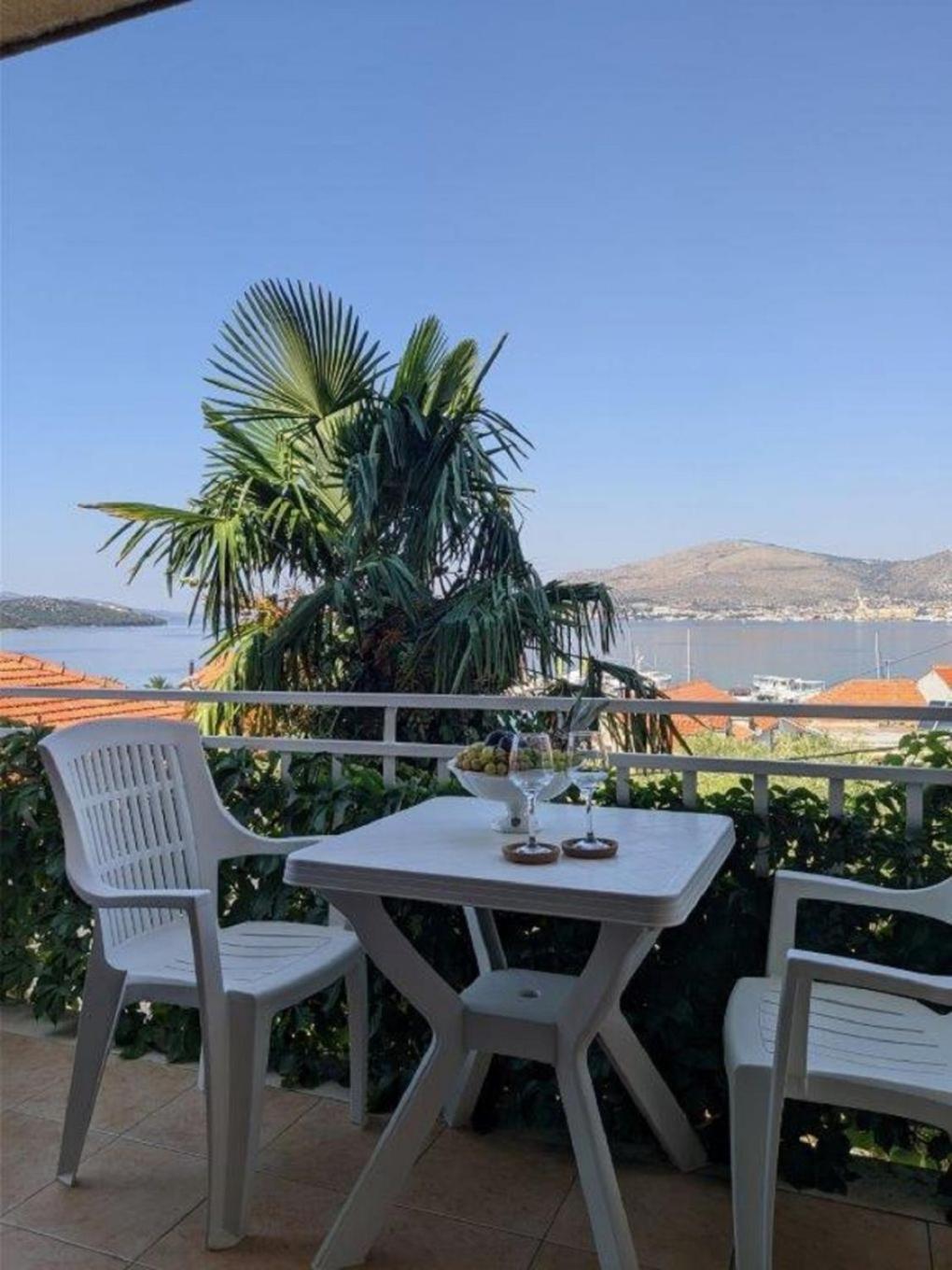 Apartments Biserka - 50 M From Beach Trogir Extérieur photo