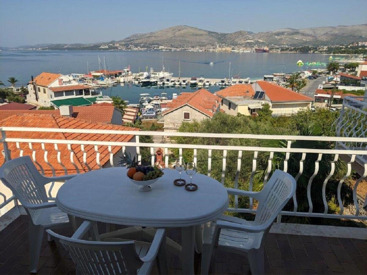 Apartments Biserka - 50 M From Beach Trogir Extérieur photo