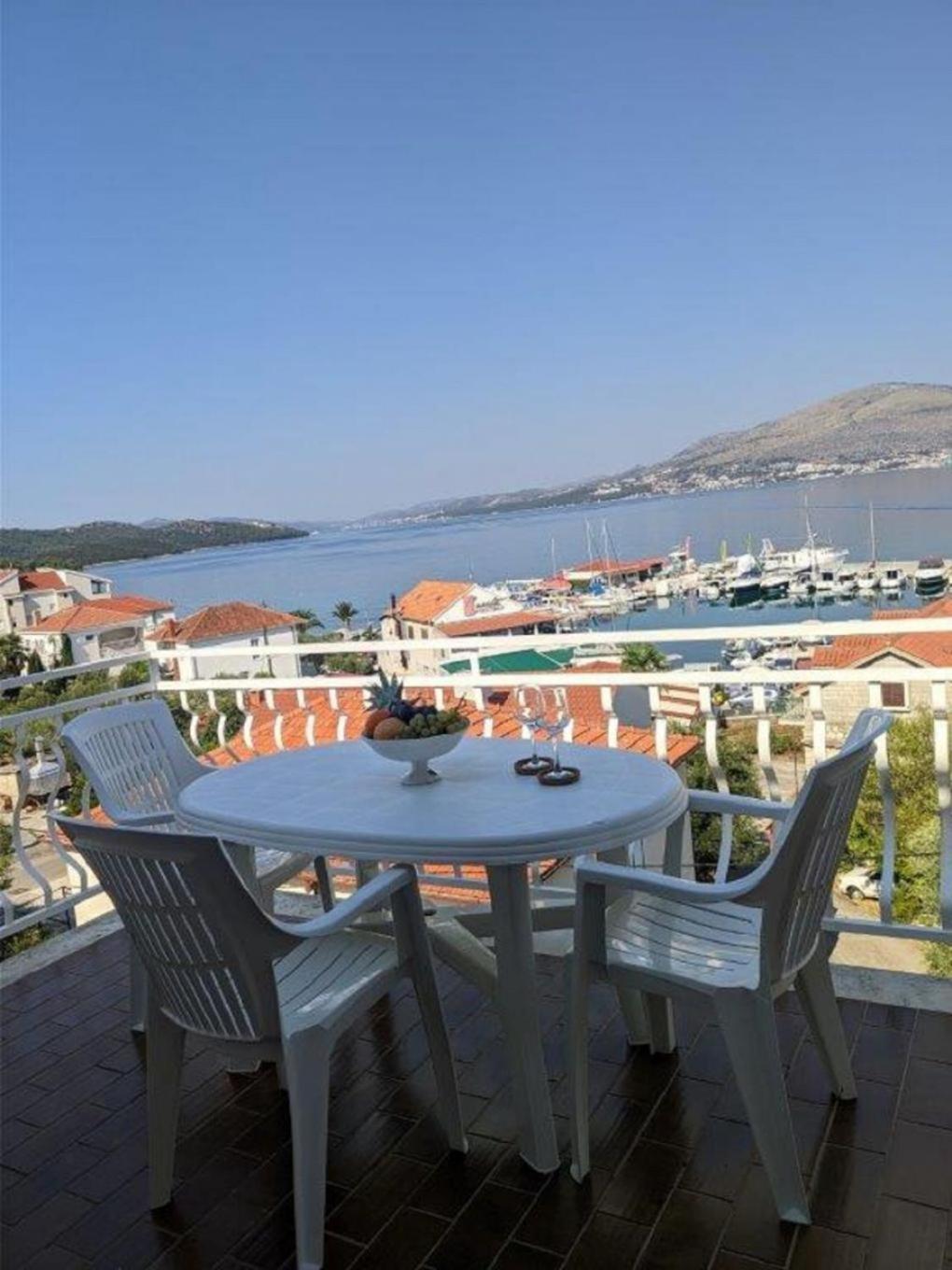 Apartments Biserka - 50 M From Beach Trogir Extérieur photo