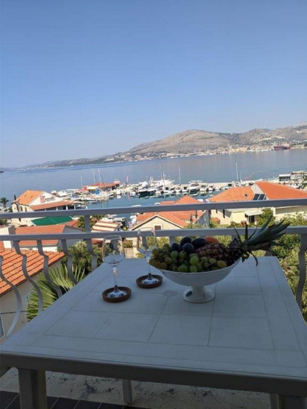 Apartments Biserka - 50 M From Beach Trogir Extérieur photo