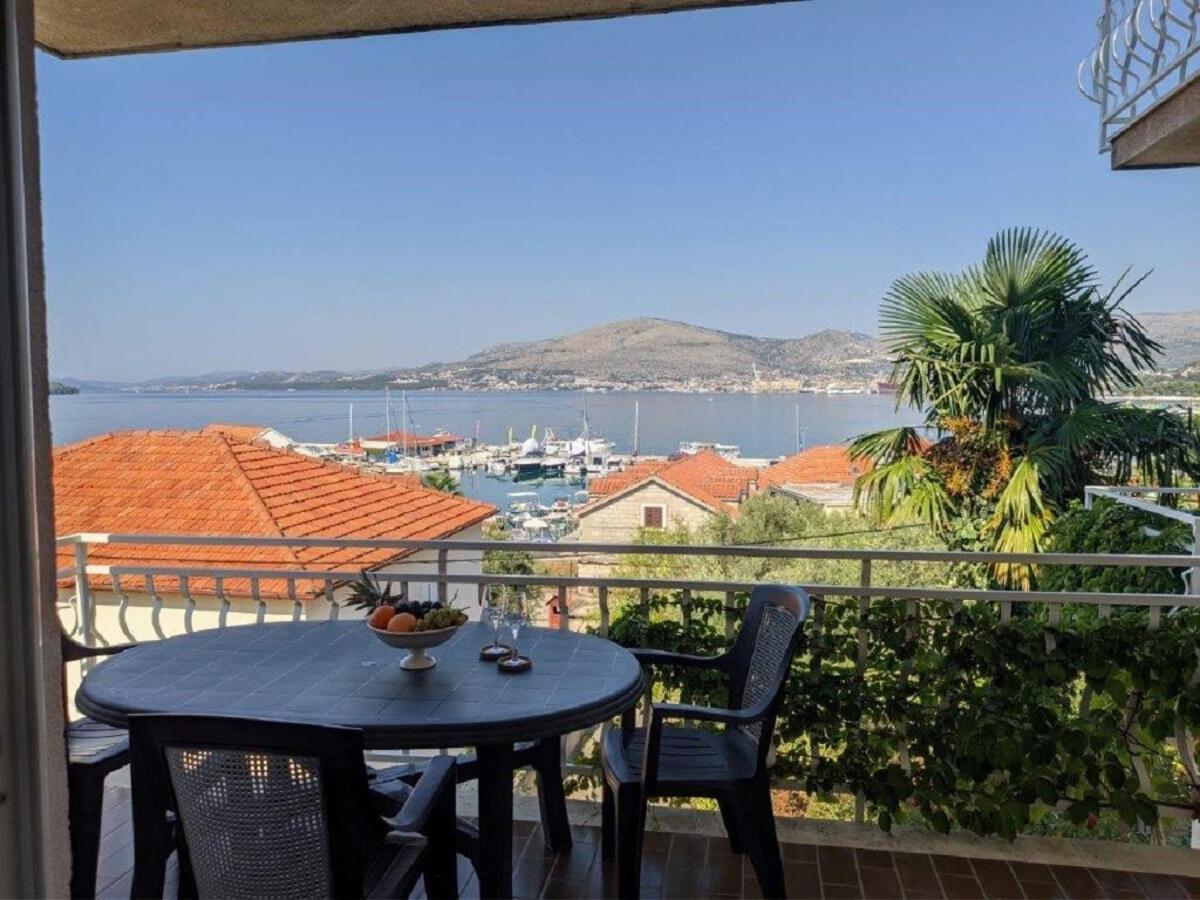 Apartments Biserka - 50 M From Beach Trogir Extérieur photo