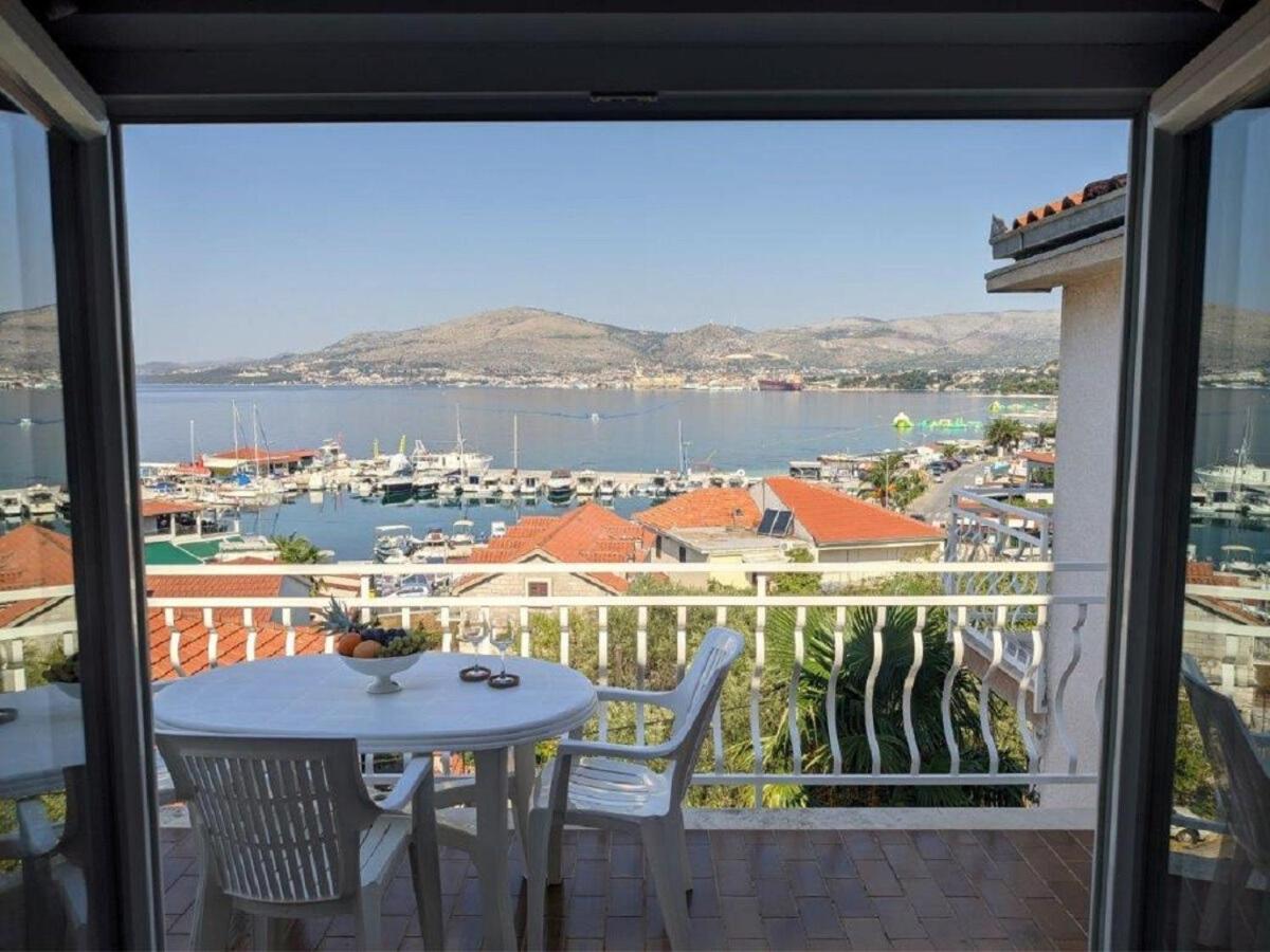 Apartments Biserka - 50 M From Beach Trogir Extérieur photo