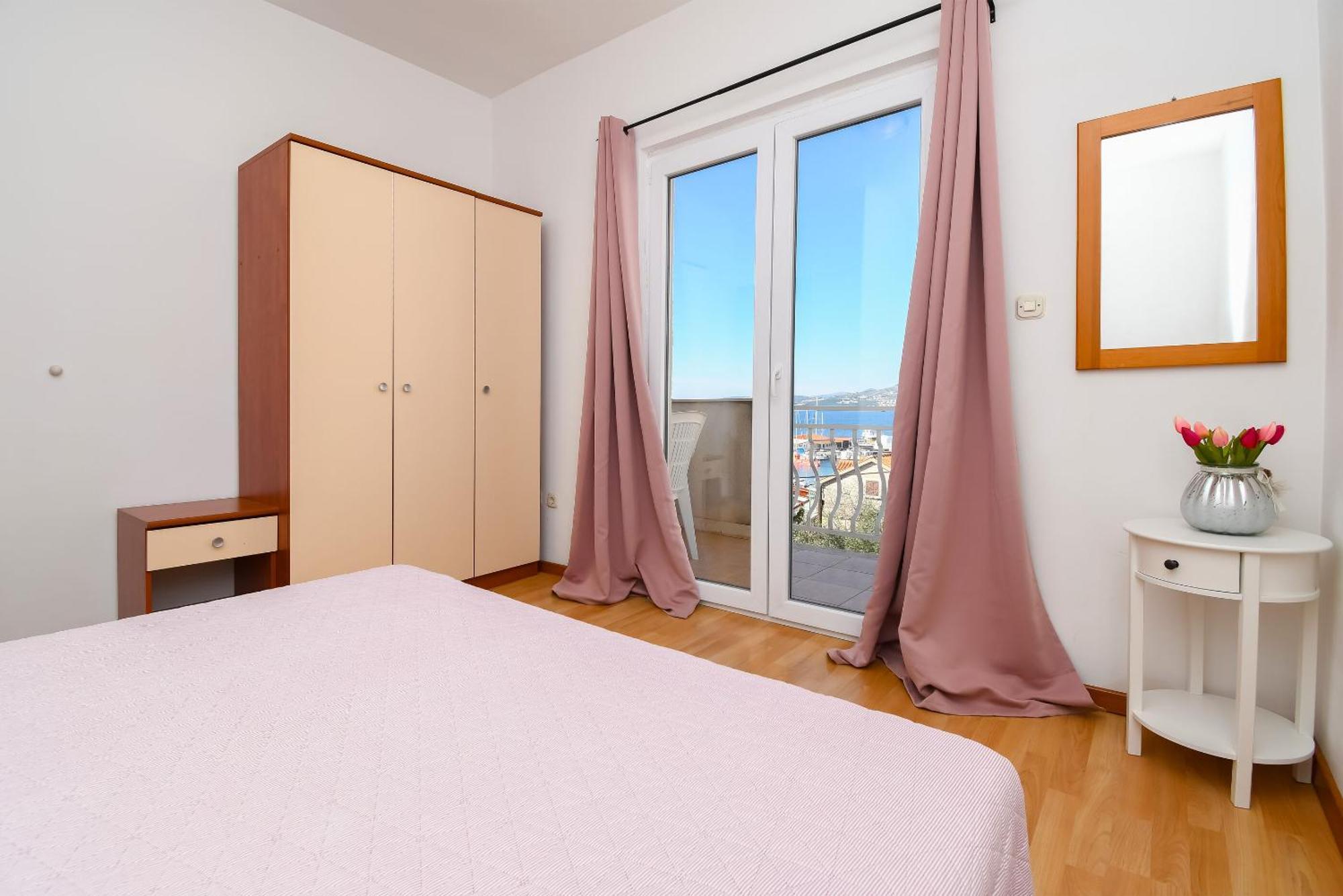 Apartments Biserka - 50 M From Beach Trogir Extérieur photo
