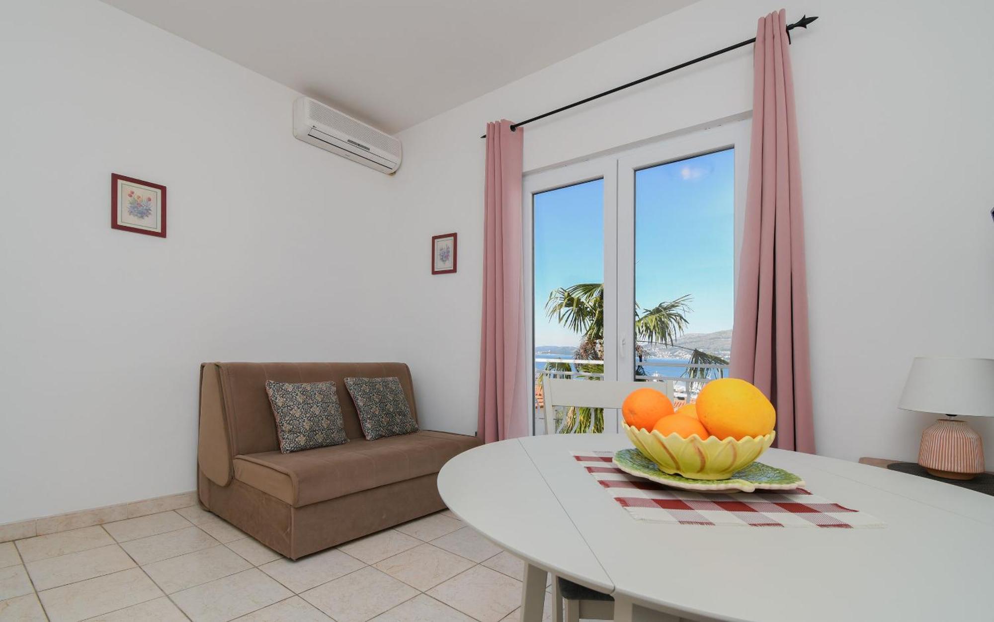 Apartments Biserka - 50 M From Beach Trogir Extérieur photo