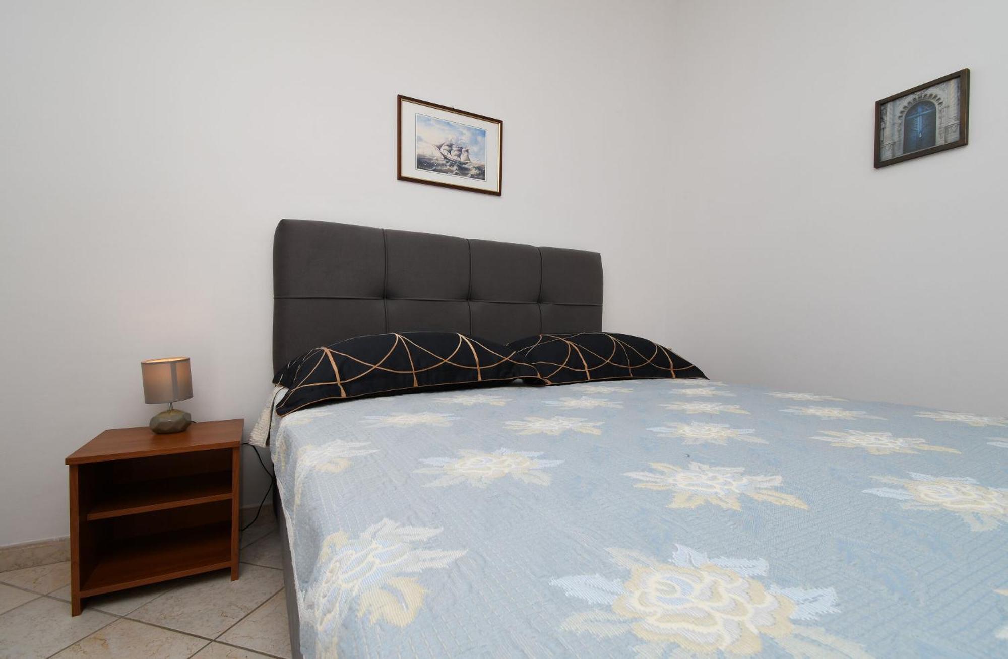 Apartments Biserka - 50 M From Beach Trogir Extérieur photo