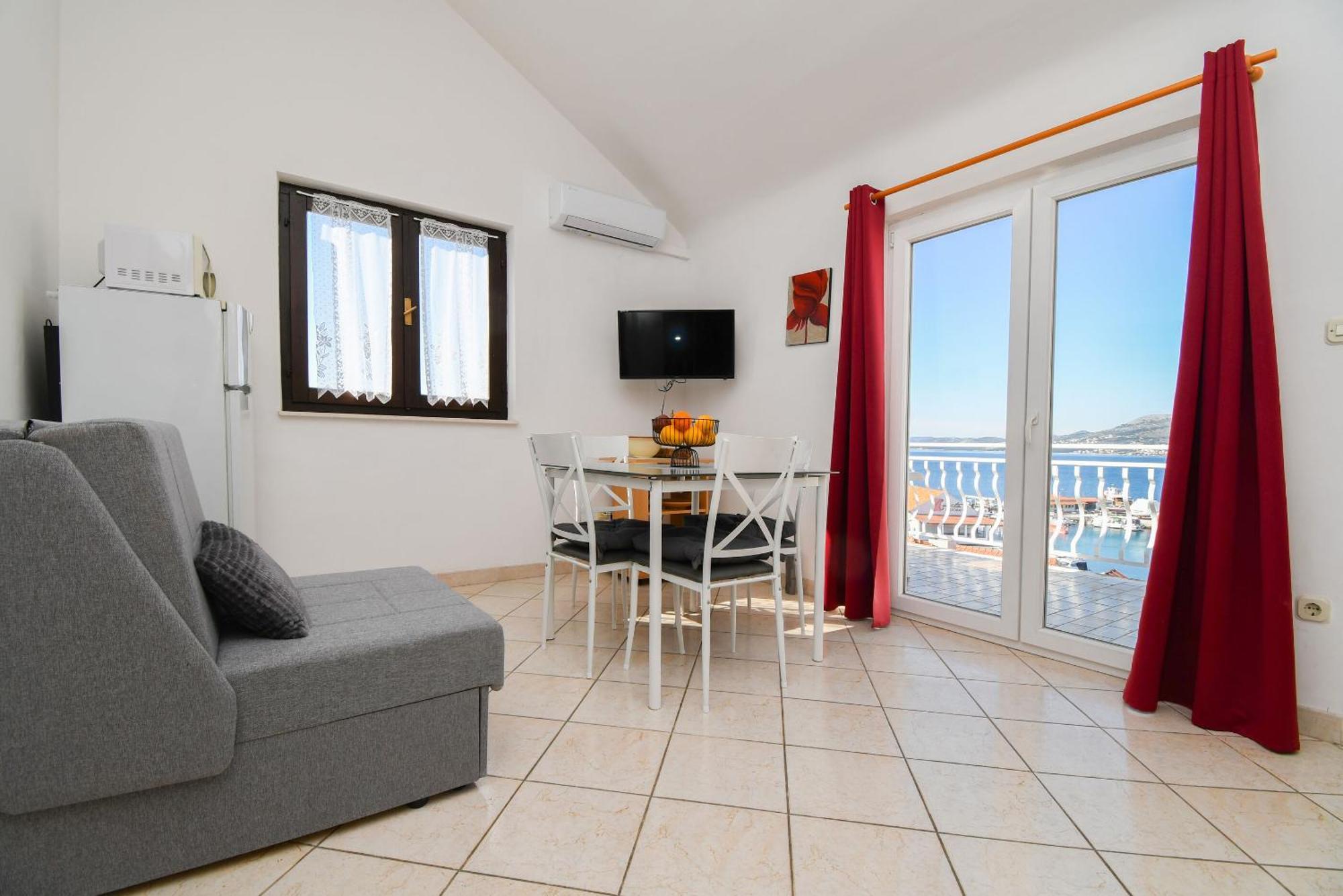 Apartments Biserka - 50 M From Beach Trogir Extérieur photo