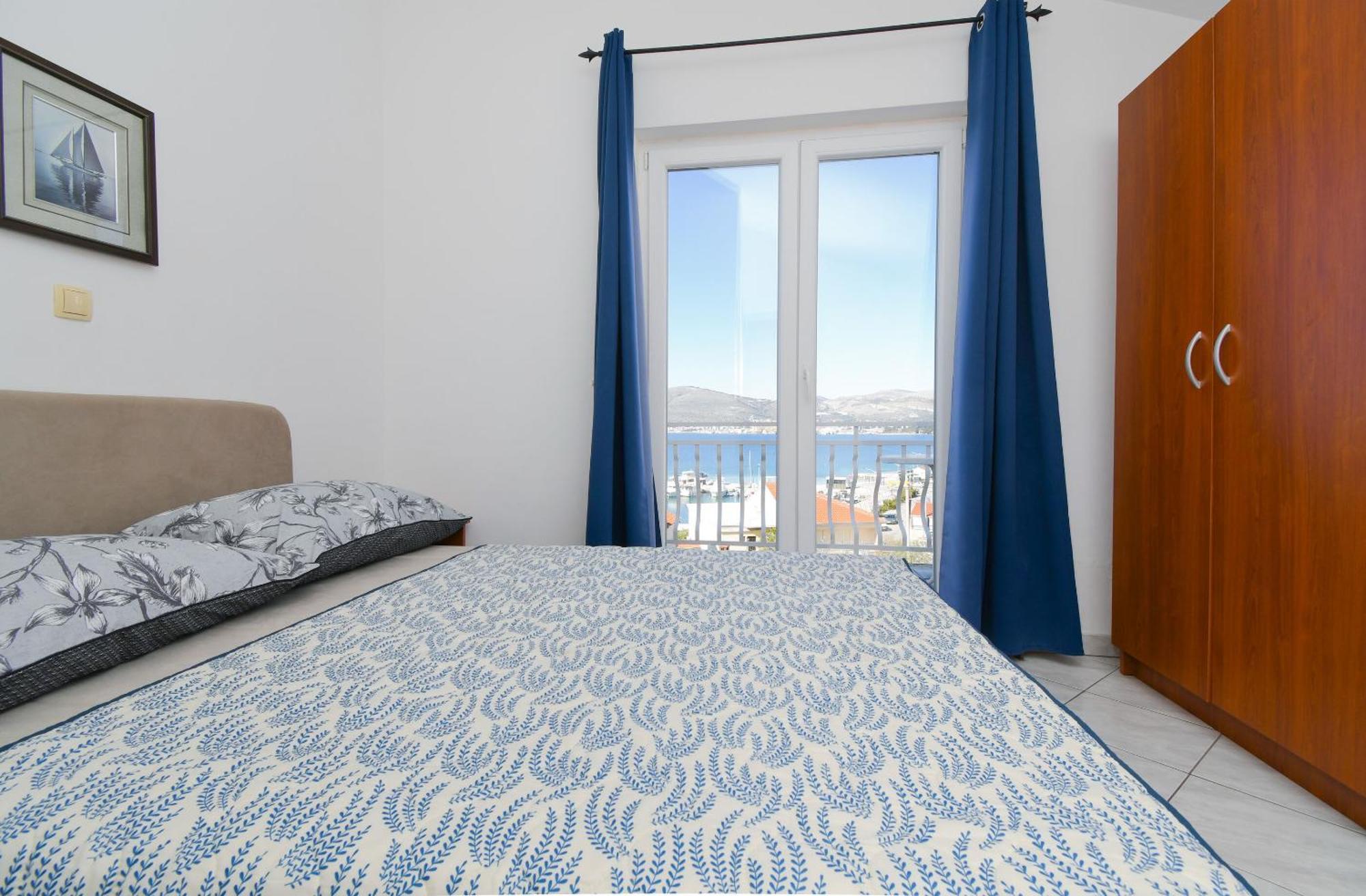 Apartments Biserka - 50 M From Beach Trogir Extérieur photo