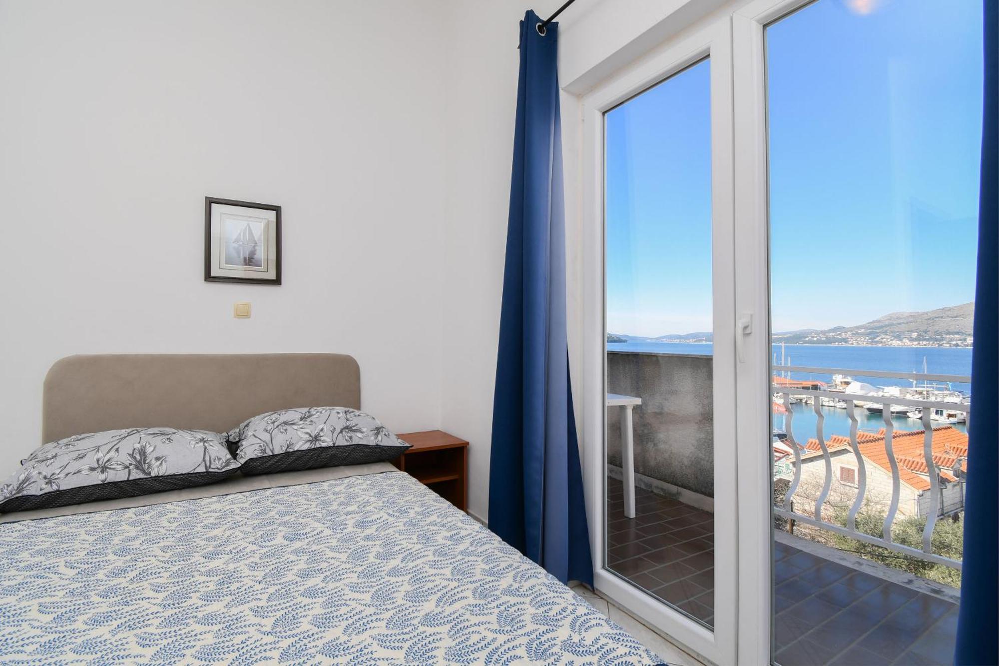 Apartments Biserka - 50 M From Beach Trogir Extérieur photo