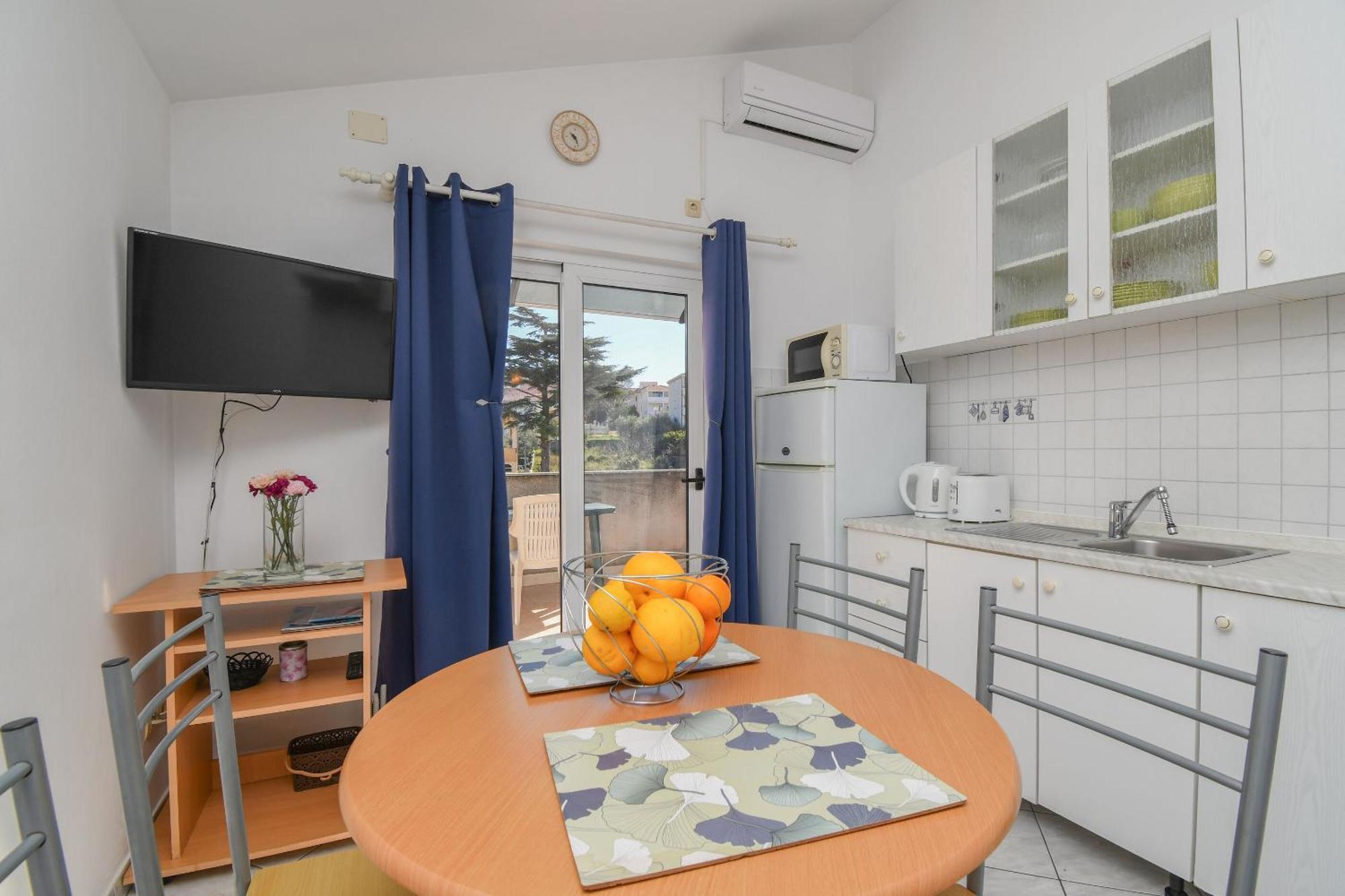 Apartments Biserka - 50 M From Beach Trogir Extérieur photo