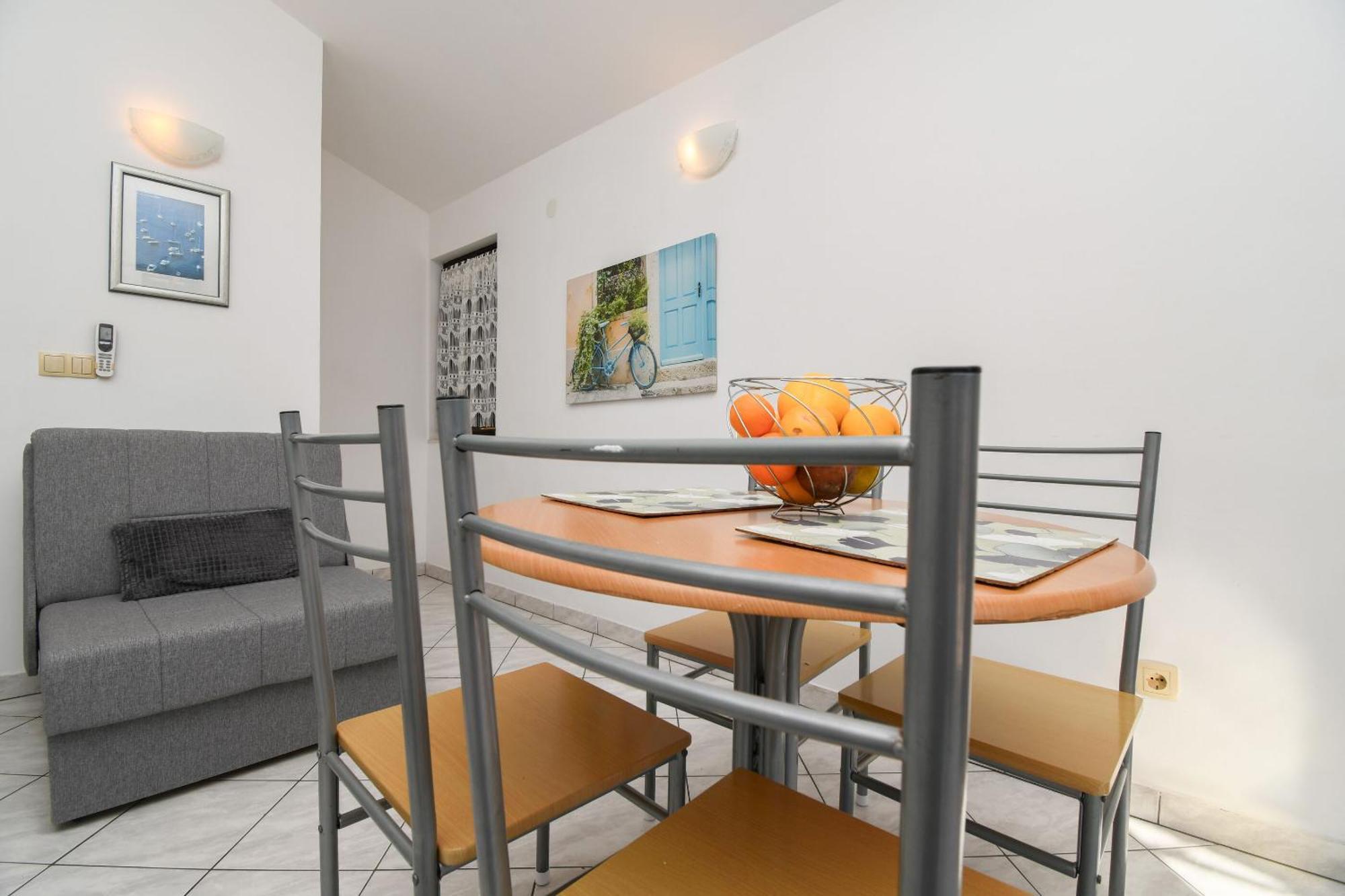 Apartments Biserka - 50 M From Beach Trogir Extérieur photo