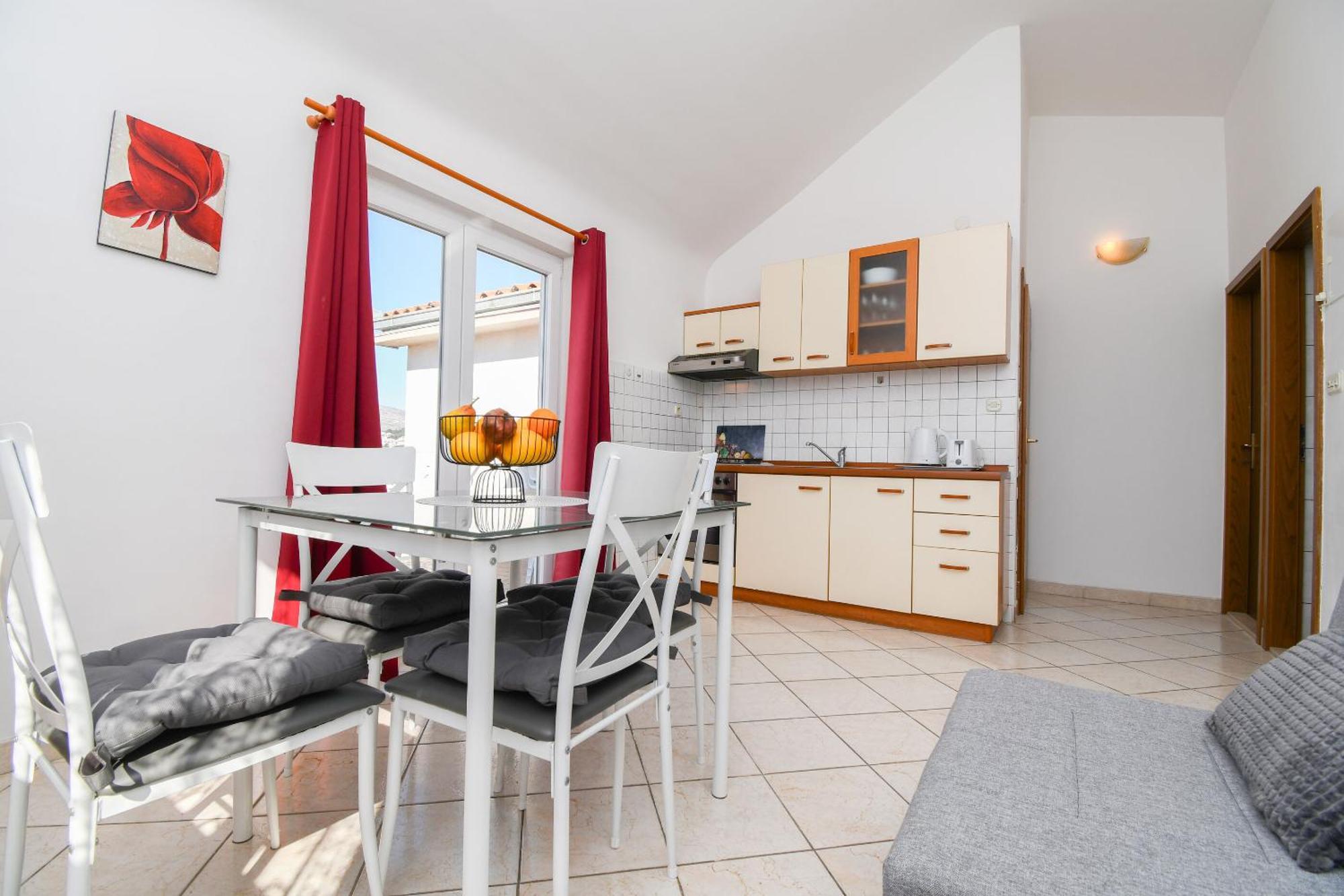 Apartments Biserka - 50 M From Beach Trogir Extérieur photo