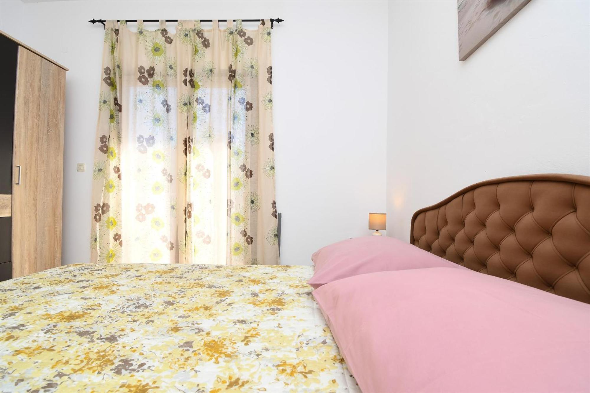 Apartments Biserka - 50 M From Beach Trogir Extérieur photo