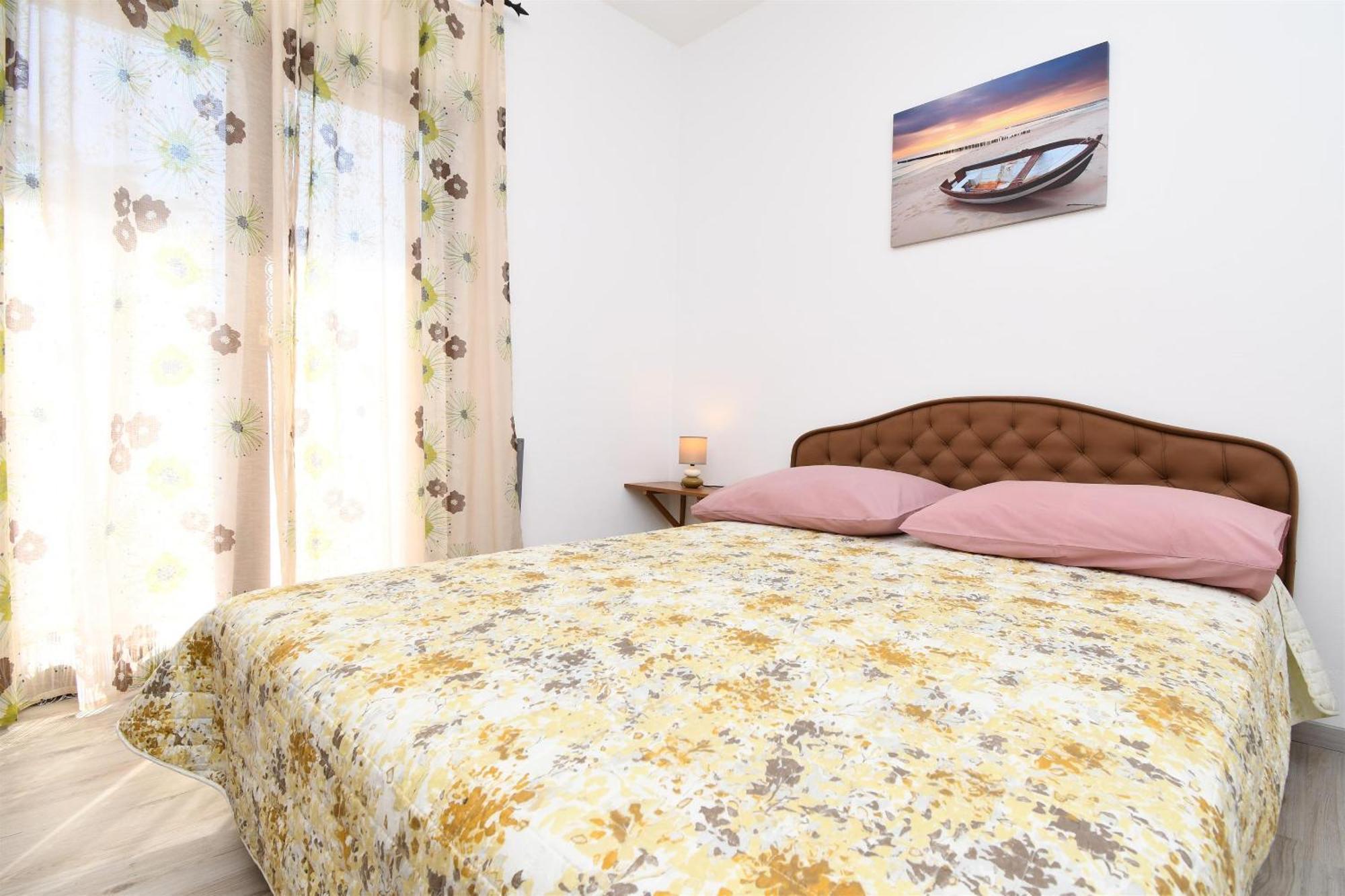 Apartments Biserka - 50 M From Beach Trogir Extérieur photo
