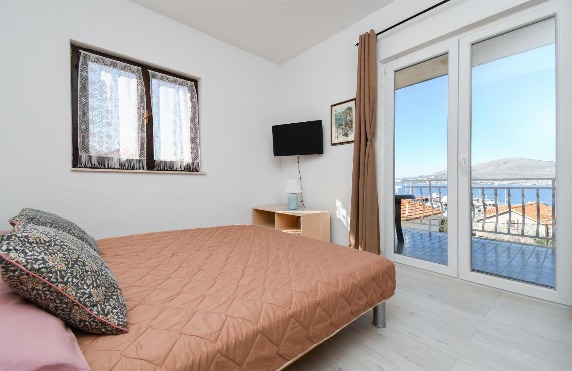 Apartments Biserka - 50 M From Beach Trogir Extérieur photo